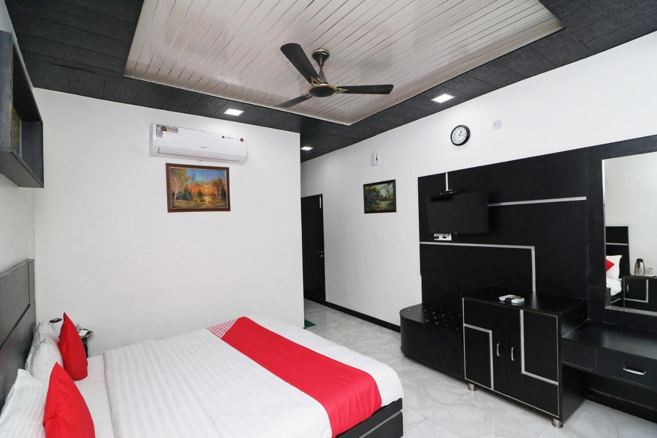 Capital O 4747 Imperial Hotel Katra Katra  Buitenkant foto