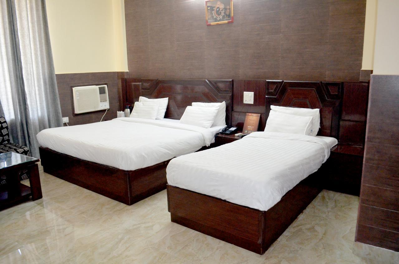Capital O 4747 Imperial Hotel Katra Katra  Buitenkant foto